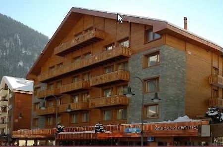 Le Petit Cervin Hotel Zermatt Exterior foto A typical hotel in Les Saisies